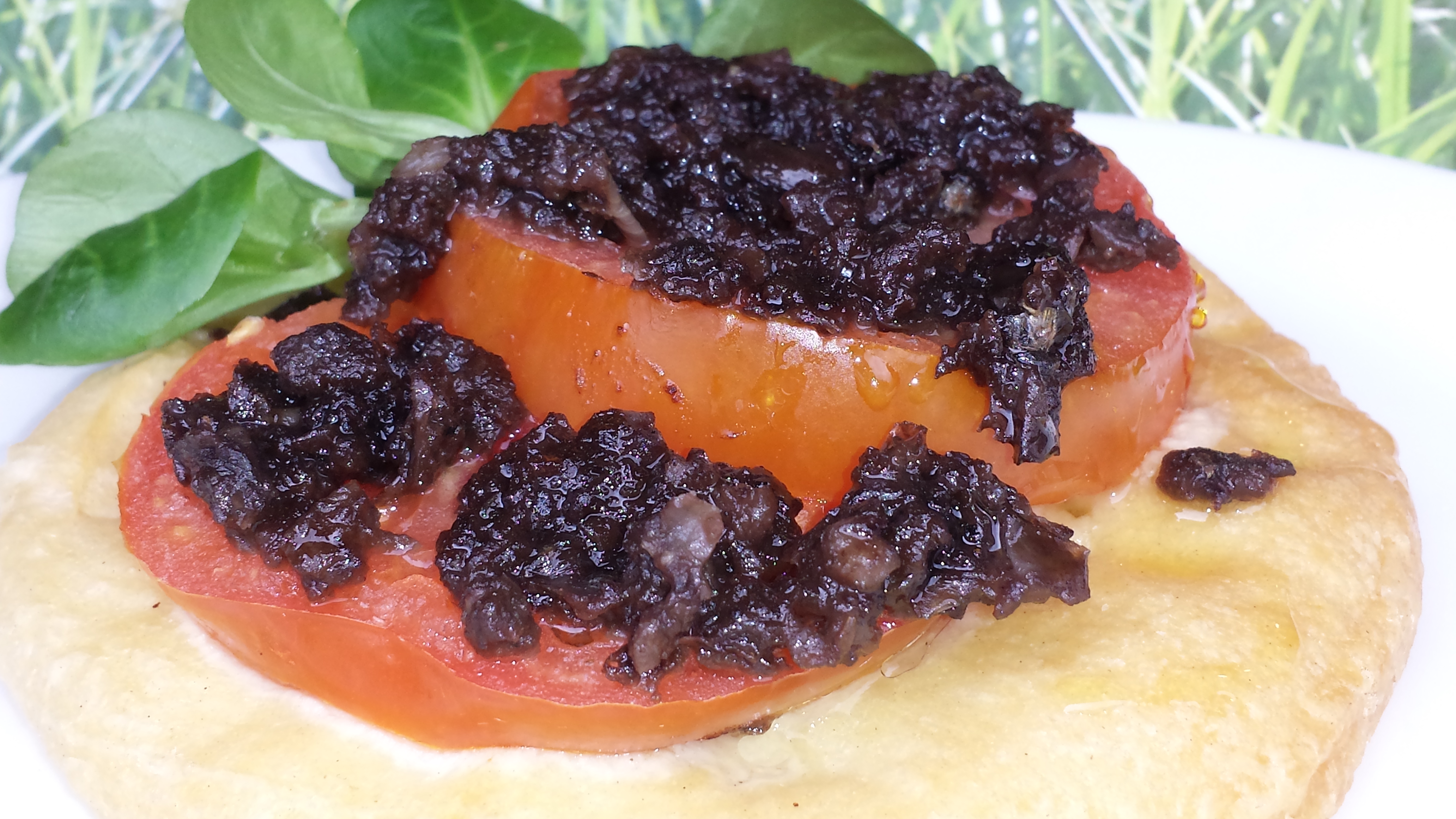 coqueta de tomate valenciano, morcilla y miel